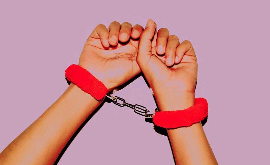 بی دی اس ام (BDSM) چیست؟ علل، انواع، مزایا، معایب