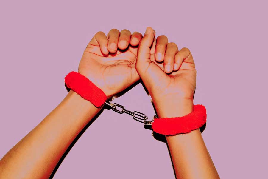 بی دی اس ام (BDSM) چیست؟ علل، انواع، مزایا، معایب